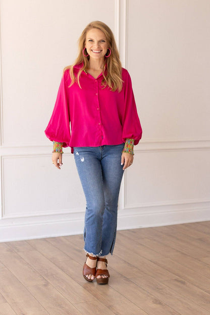 Retro Reverie Balloon-Sleeve Blouse in Fuchsia: Fuchsia