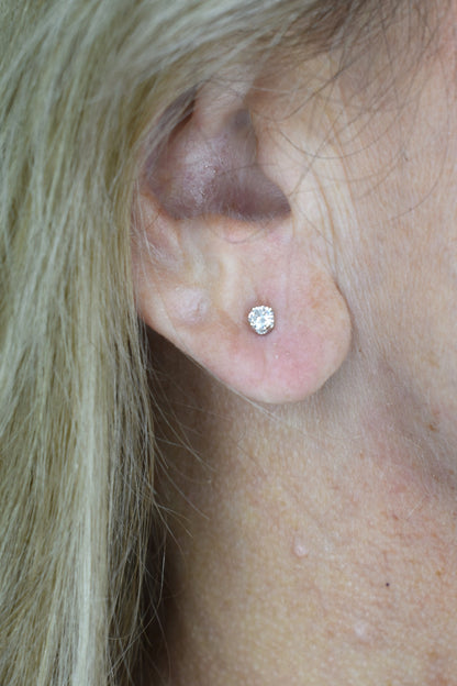 14kt W/Gold Round Diamond (.27cttw) Stud Earrings