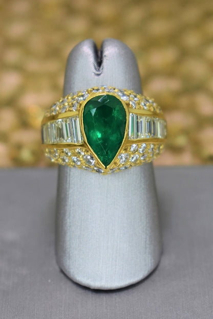 14kt Yellow Gold Emerald & Diamond Ring