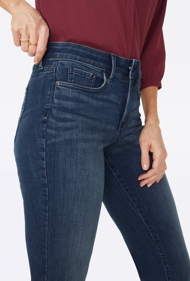 Marilyn Straight Jeans - Bernal Wash