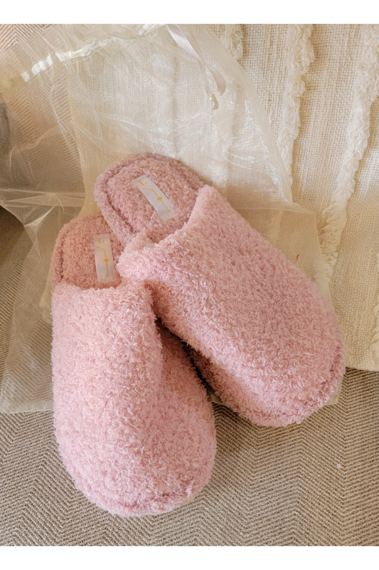 CLOSED TOE SLIPPER