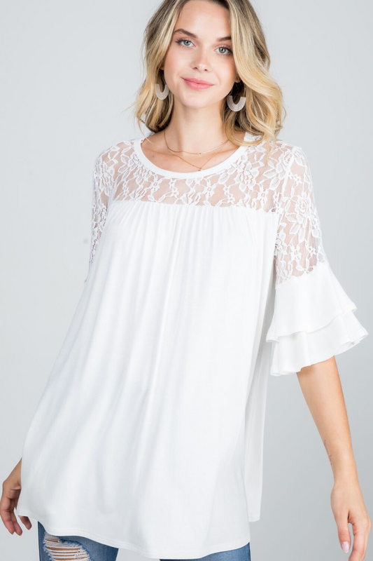 Lace and ruffle tieRed sleeve