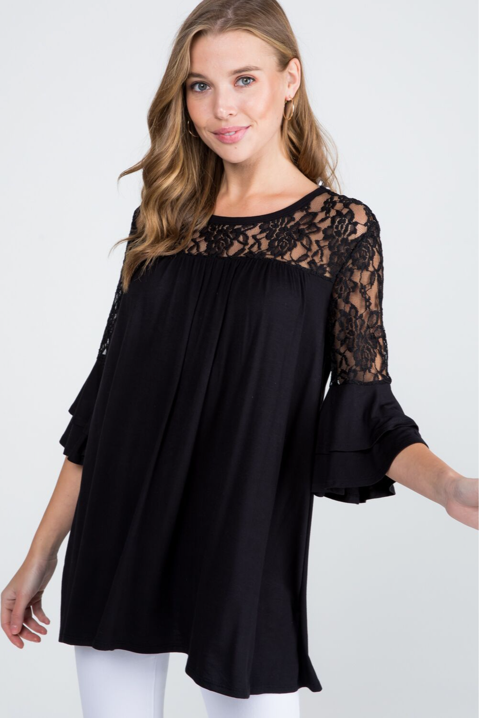 Lace and ruffle tieRed sleeve