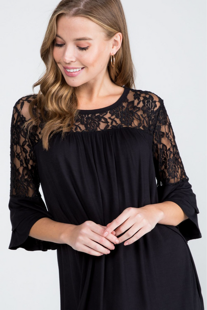 Lace and ruffle tieRed sleeve