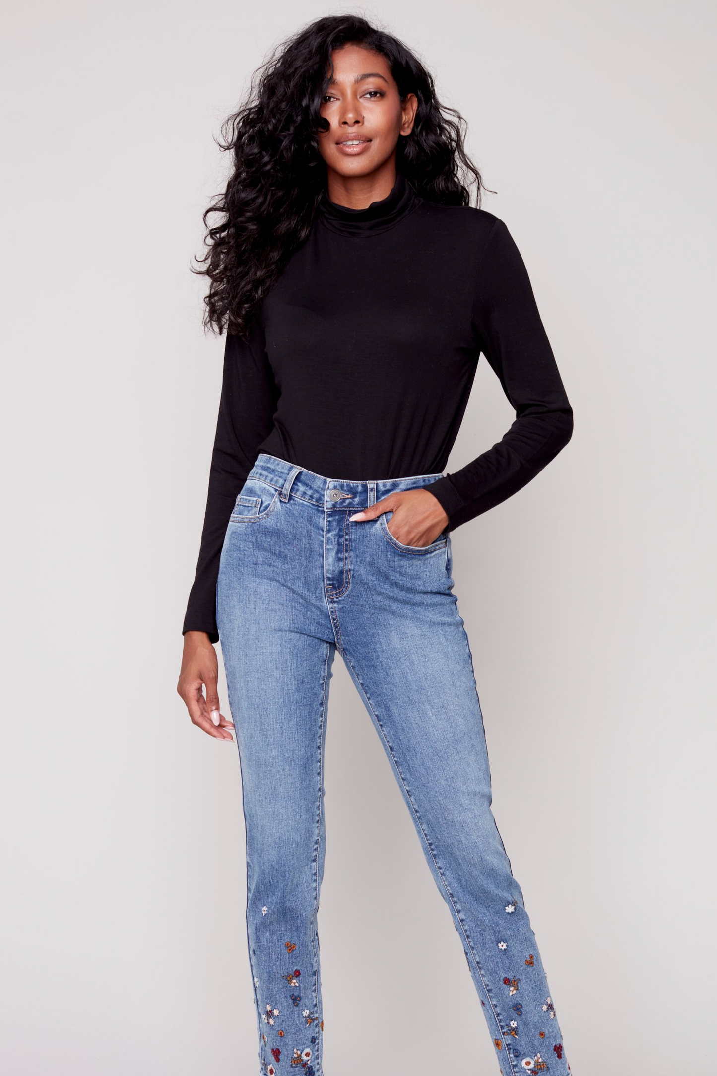 Embroidered bottom slim pant