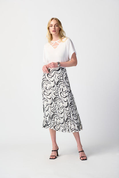 Dry Yarn Sweater With Cutout Neckline