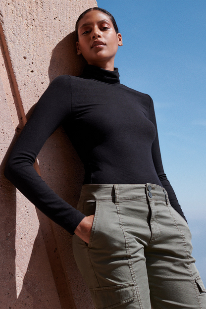 Essential Turtleneck Top - Black