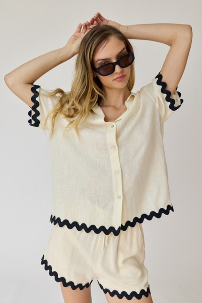 "Lia" SS Wave Hem Top