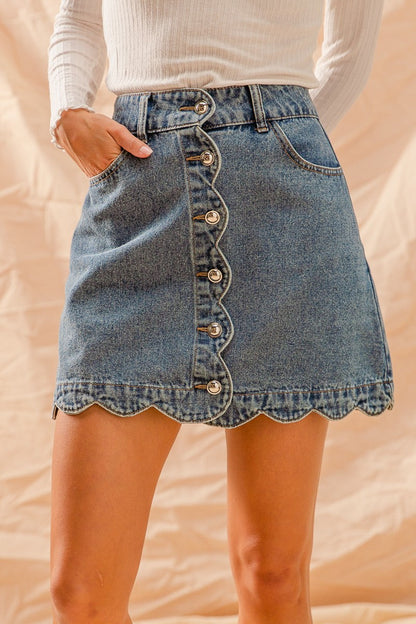 Scallop Button Det Skirt