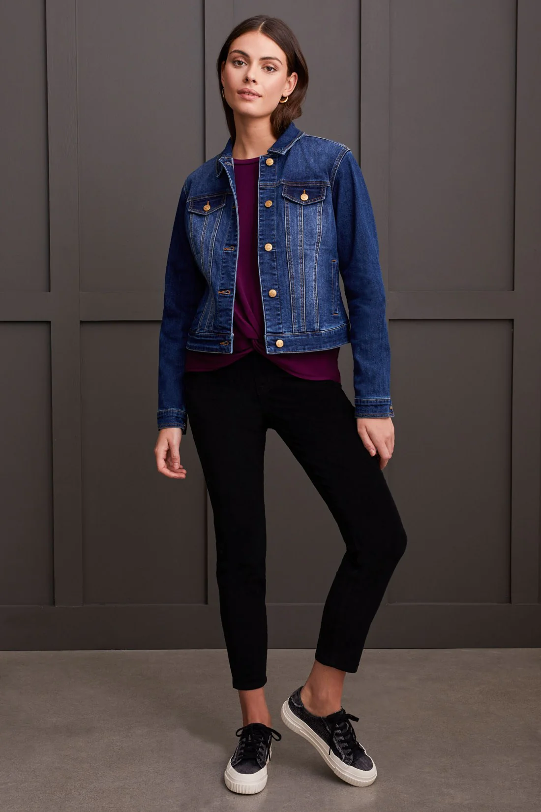 CLASSIC DENIM JACKET WITH POCKETS