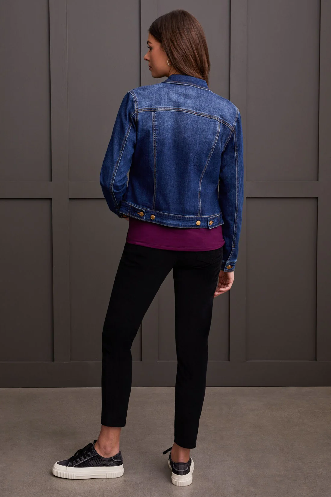CLASSIC DENIM JACKET WITH POCKETS