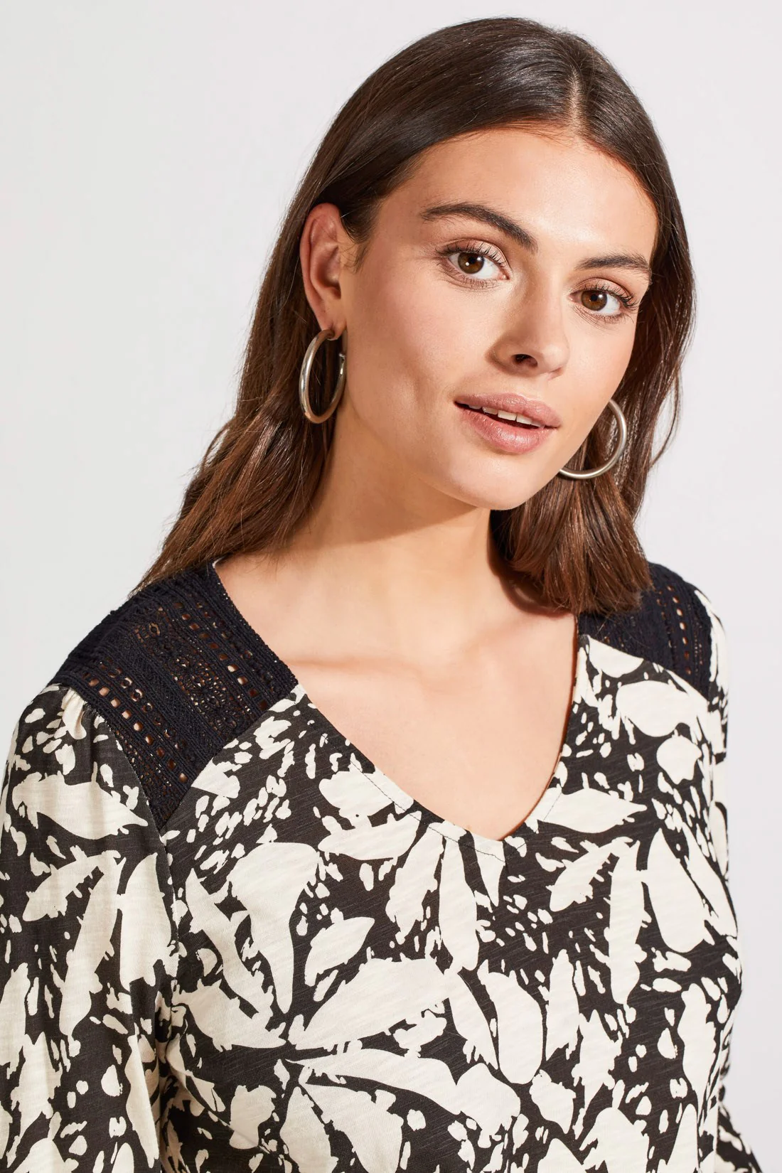 LONG SLEEVE V-NECK TOP WITH LACE DETAIL