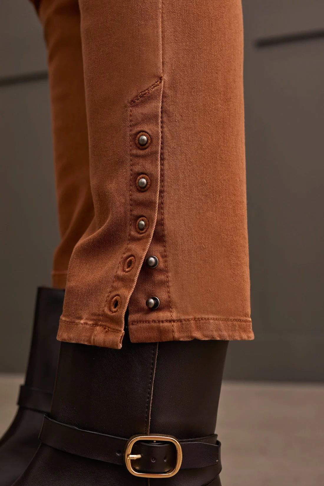 COMFORT STRETCH PULL-ON ANKLE PANT