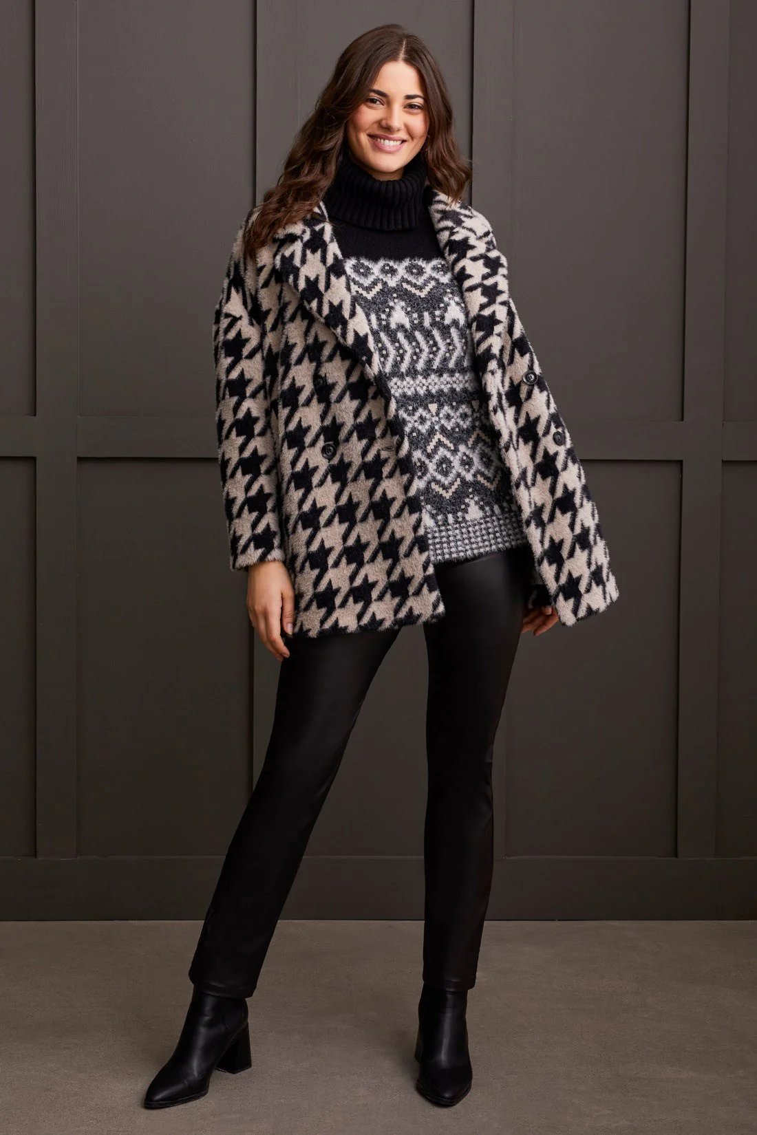 PLUSH SOFT KNIT HOUNDSTOOTH DOUBLE BREASTED COAT