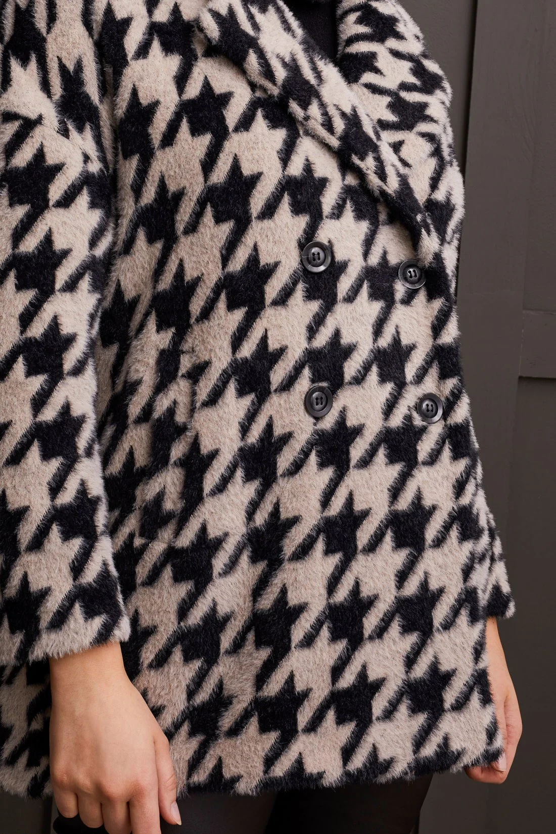 PLUSH SOFT KNIT HOUNDSTOOTH DOUBLE BREASTED COAT