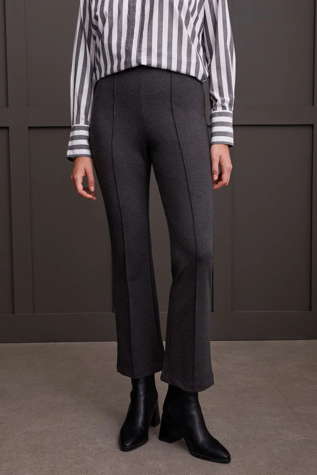 Signature Ponte Pull On Pant 28"- Heather Charcoal