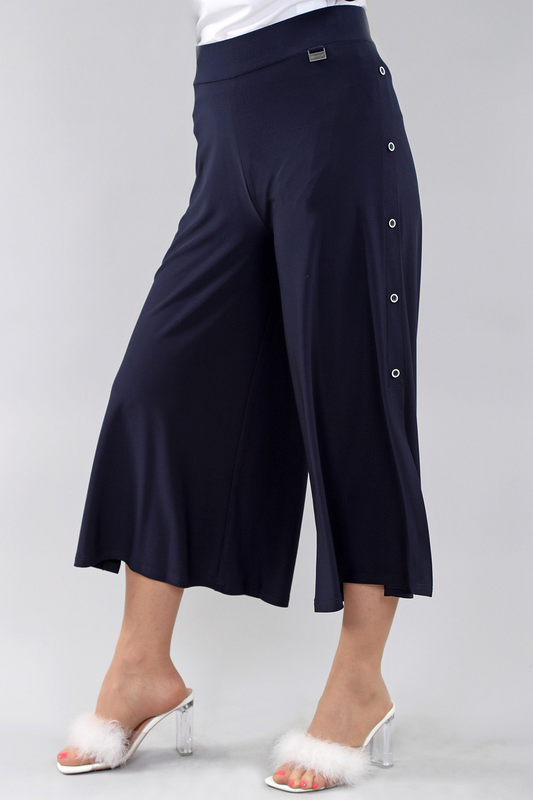 Pull on wide leg capri with side button detail