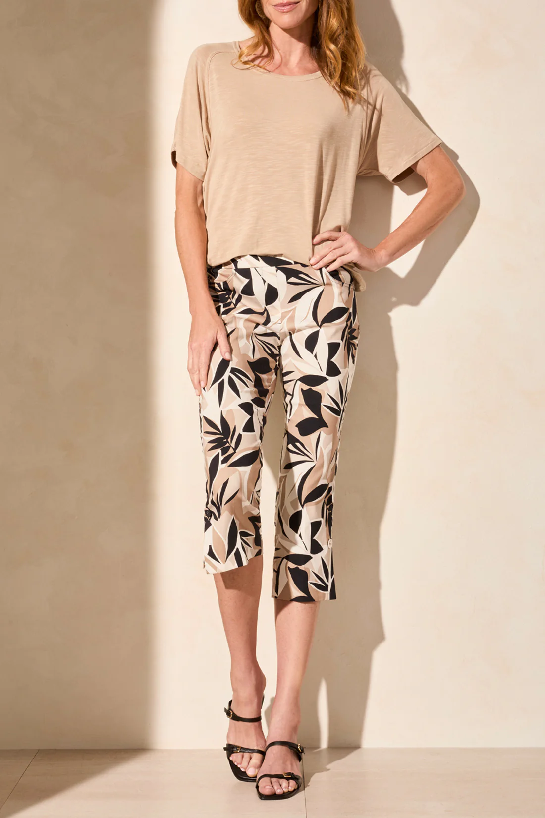 Pull On Capri W/Self Button Vent