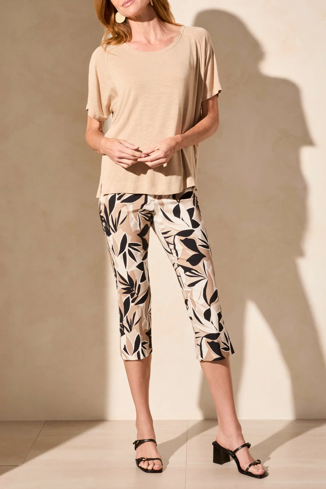 Pull On Capri W/Self Button Vent