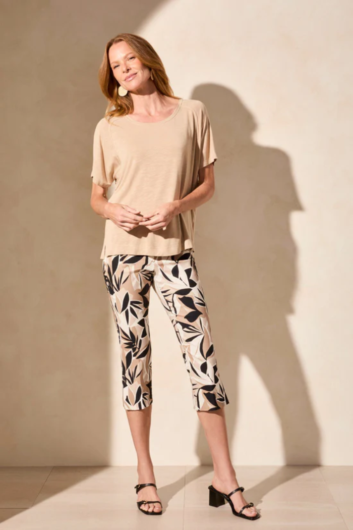 Pull On Capri with Self Button Vent