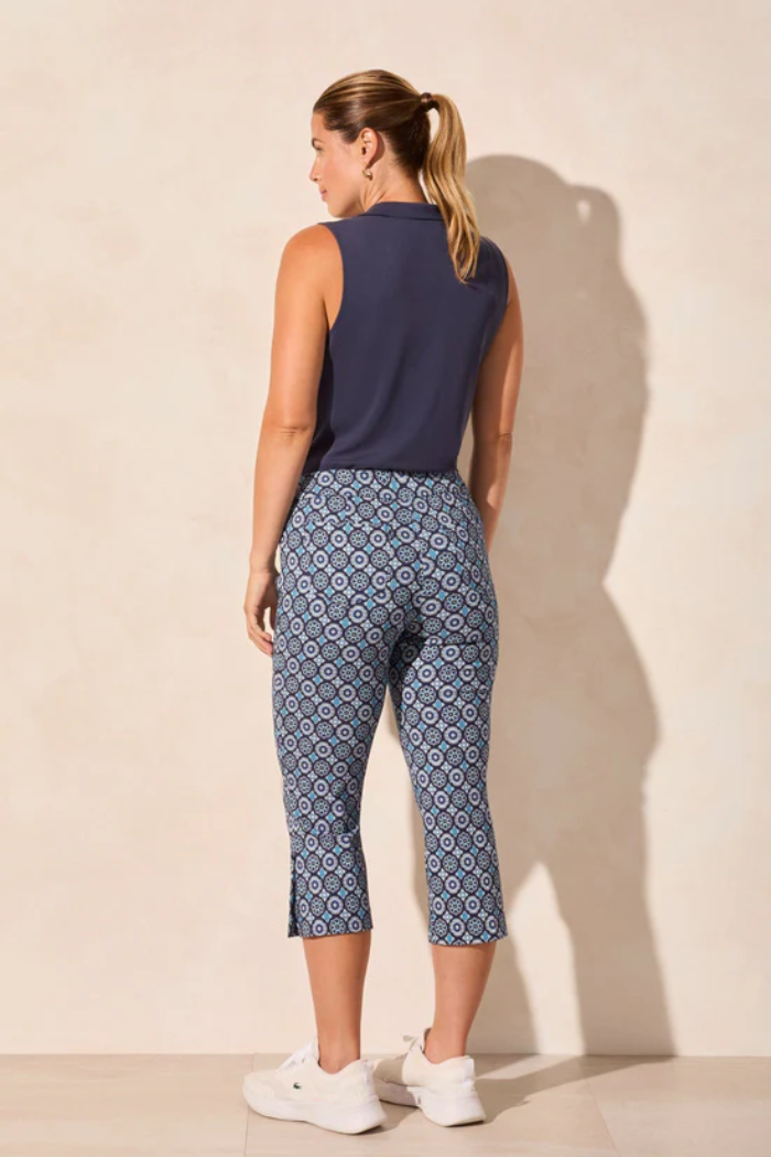 Pull On Capri with Self Button Vent