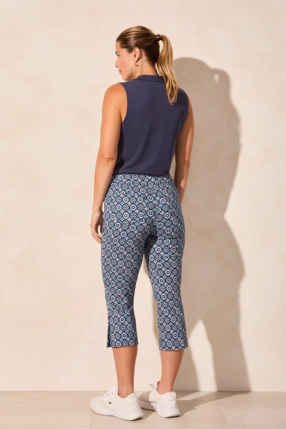 Pull On Capri with Self Button Vent