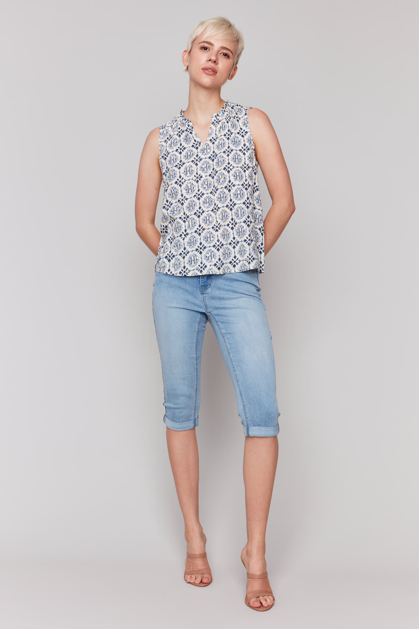 Printed Sleeveless Blouse with Ruffle Collar