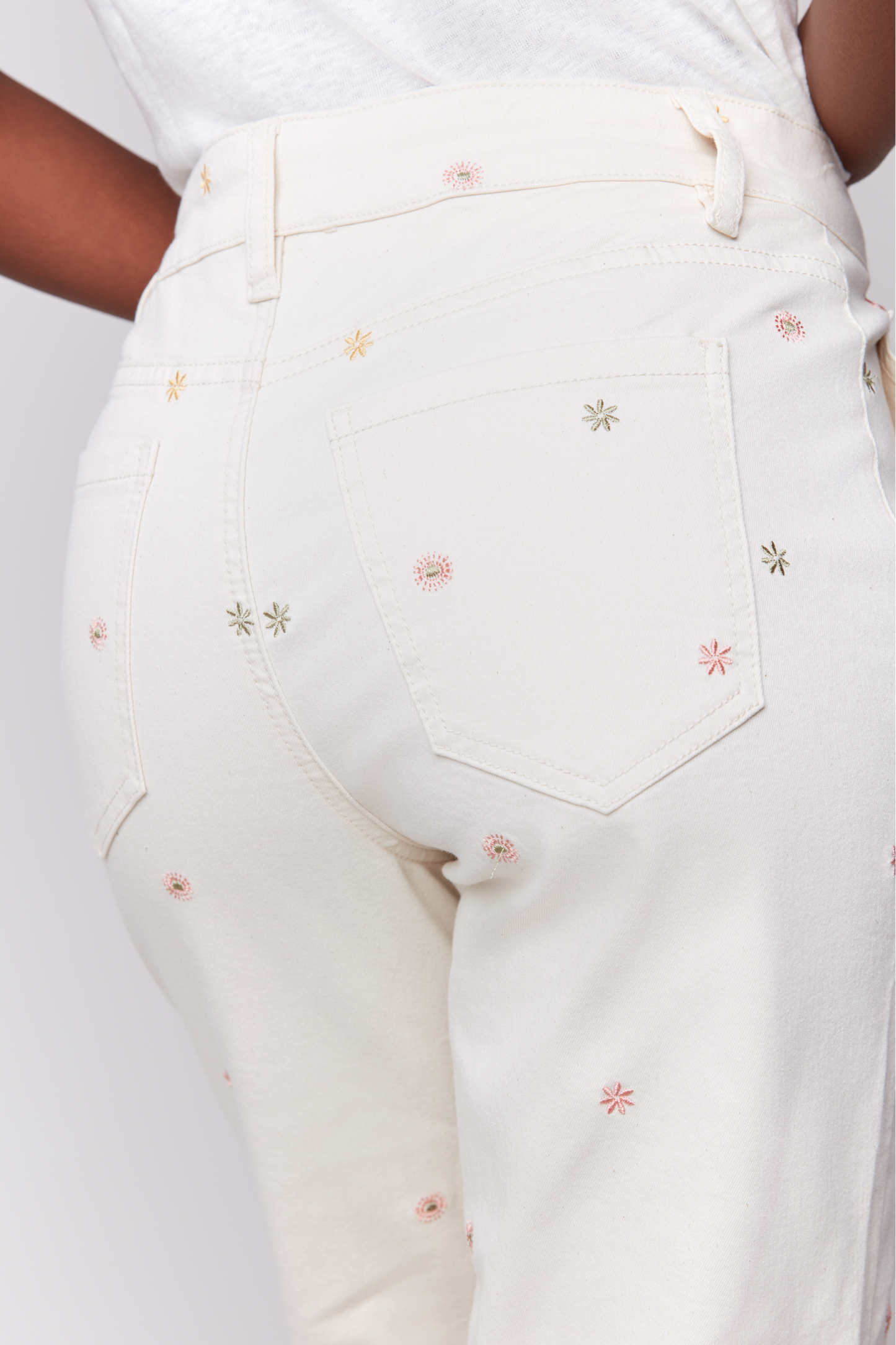 White Flower Embroidered Pocket Pant