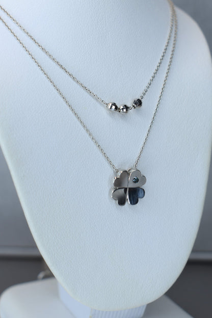 18kt White Gold Blue Diamond Clover Necklace