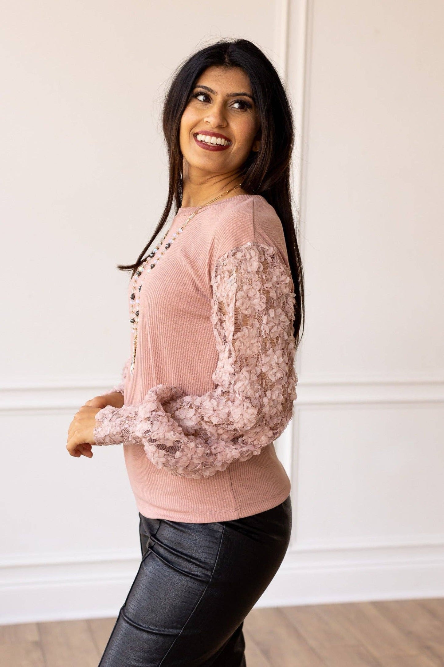 Miss Perfect Mauve Floral Mesh Sleeve: Mauve