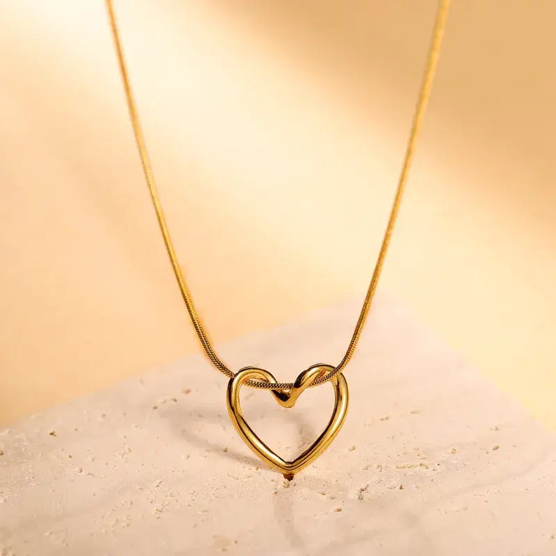 Minimalist Simple Elegant Heart Chain Necklace