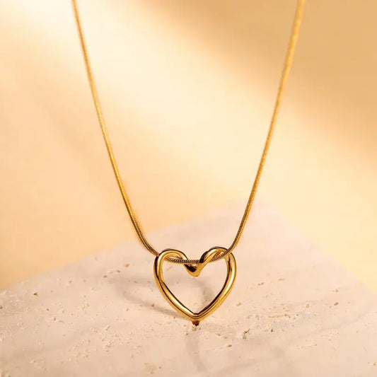 Minimalist Simple Elegant Heart Chain Necklace
