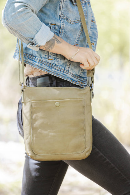 [ISABELLA] SMALL CROSSBODY BAG | SUPER SOFT NAPPA LEATHER: Mocha