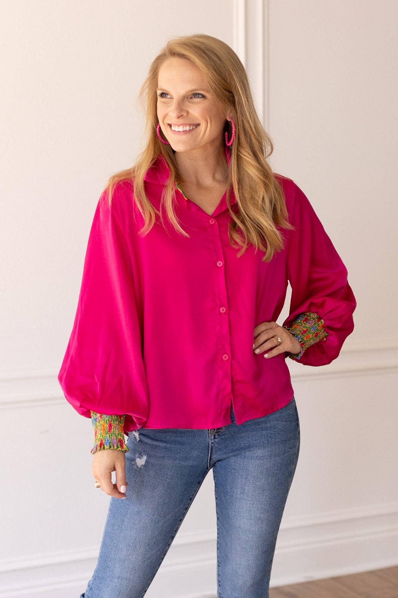 Retro Reverie Balloon-Sleeve Blouse in Fuchsia: Fuchsia