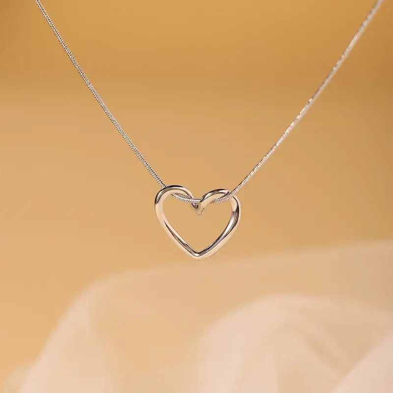 Minimalist Simple Elegant Heart Chain Necklace