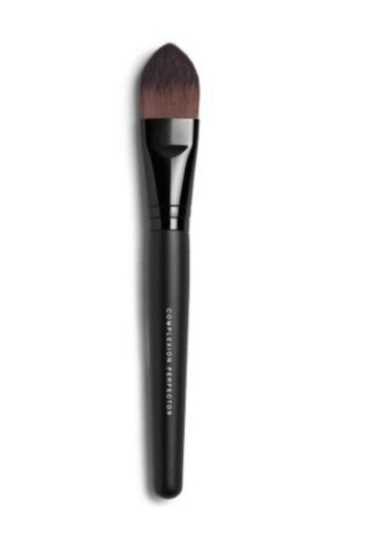 COMPLEXION PERFECTOR BRUSH Synthetic Makeup Brush