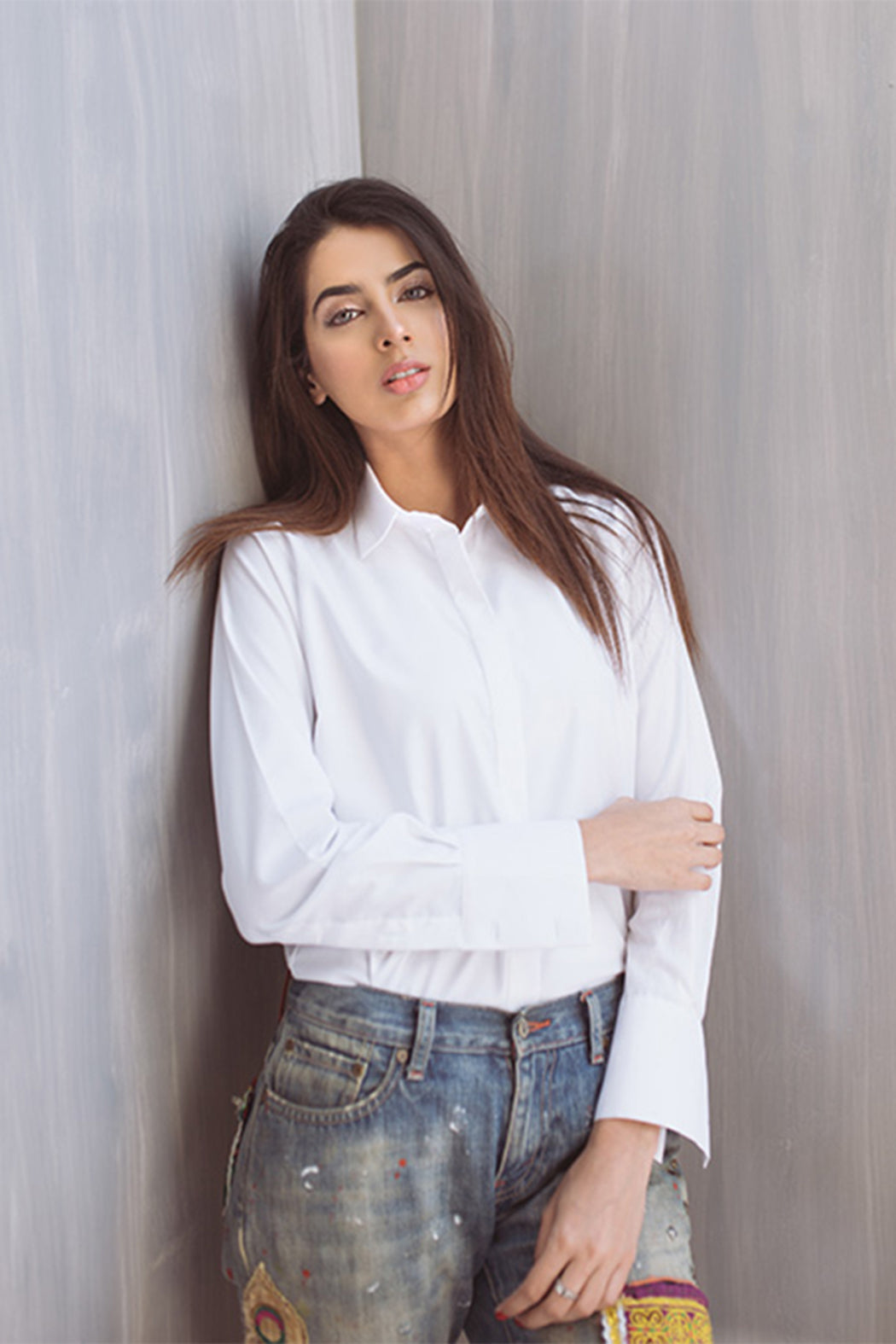 CRISP WHITE SEMI SLIM SHIRT