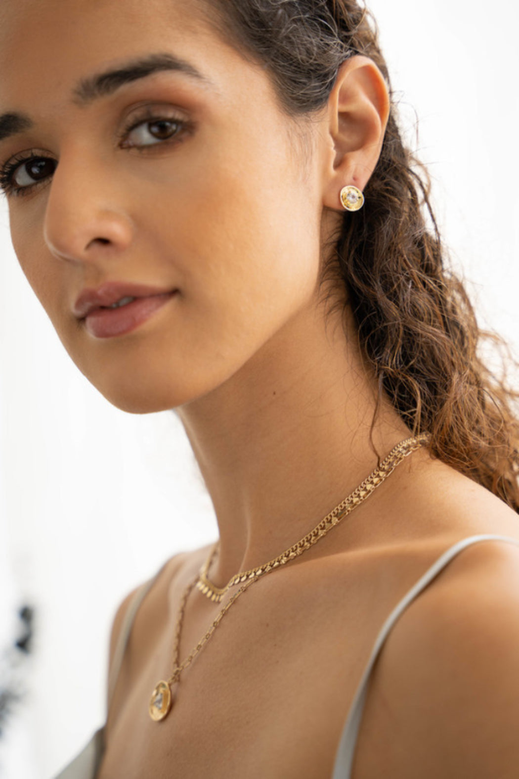 DIVINE SMALL CHARM STUD EARRIN