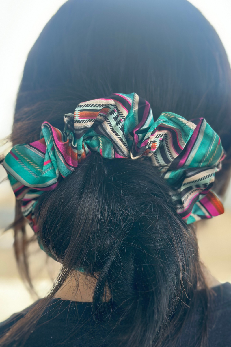 Run forward Turquoise Print Scrunchie