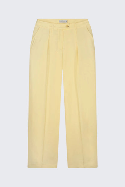 Flowy wide-leg pleated trousers
