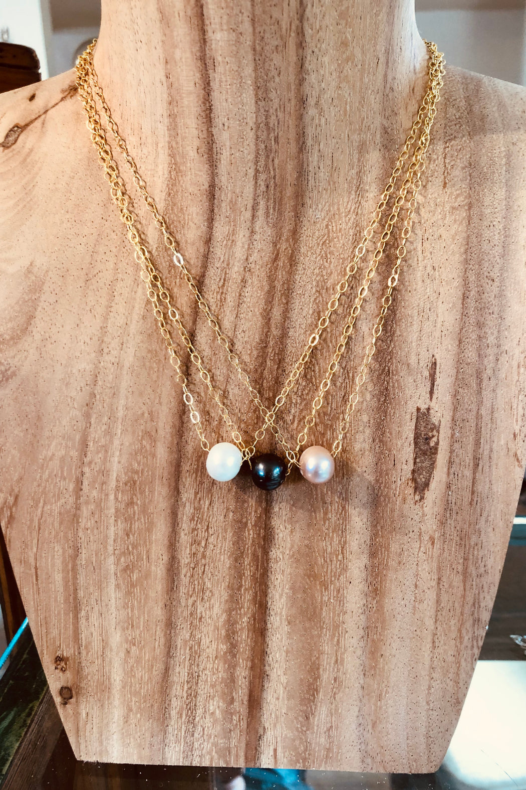 GF FW Pearl Floating Necklace