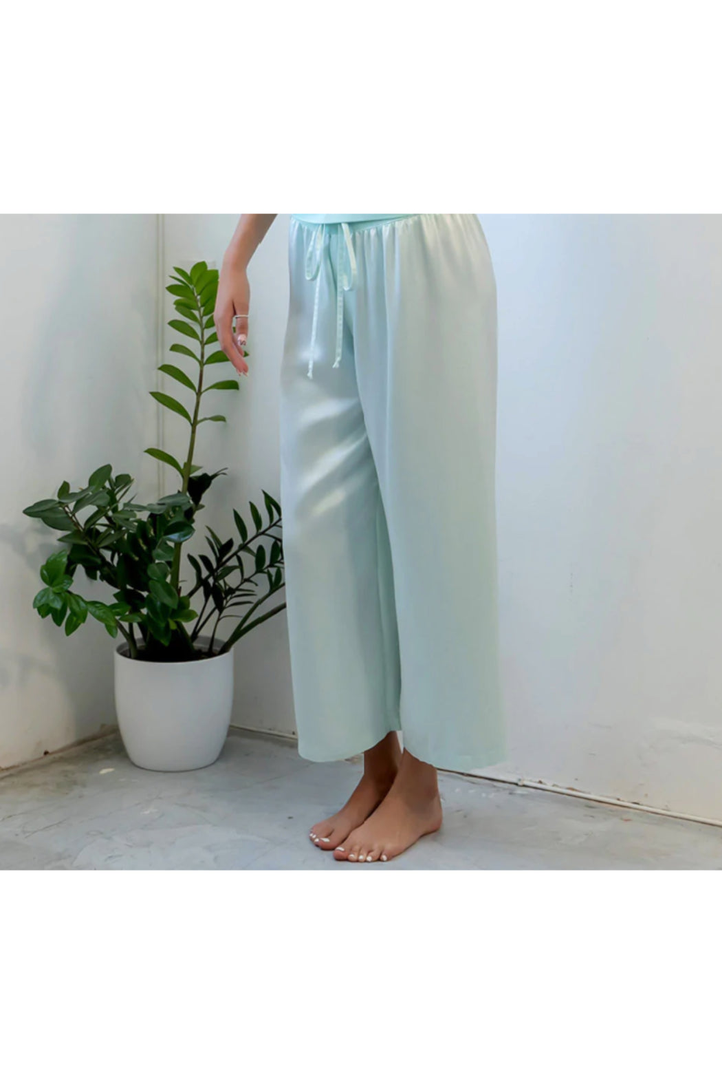 JOLIE SATIN CAPRI
