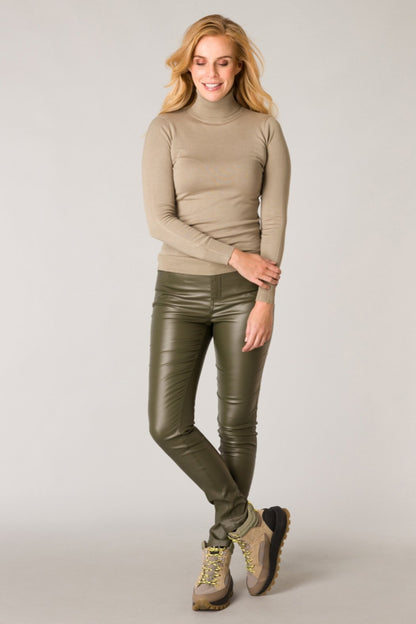Long sleeve turtleneck light weight sweater