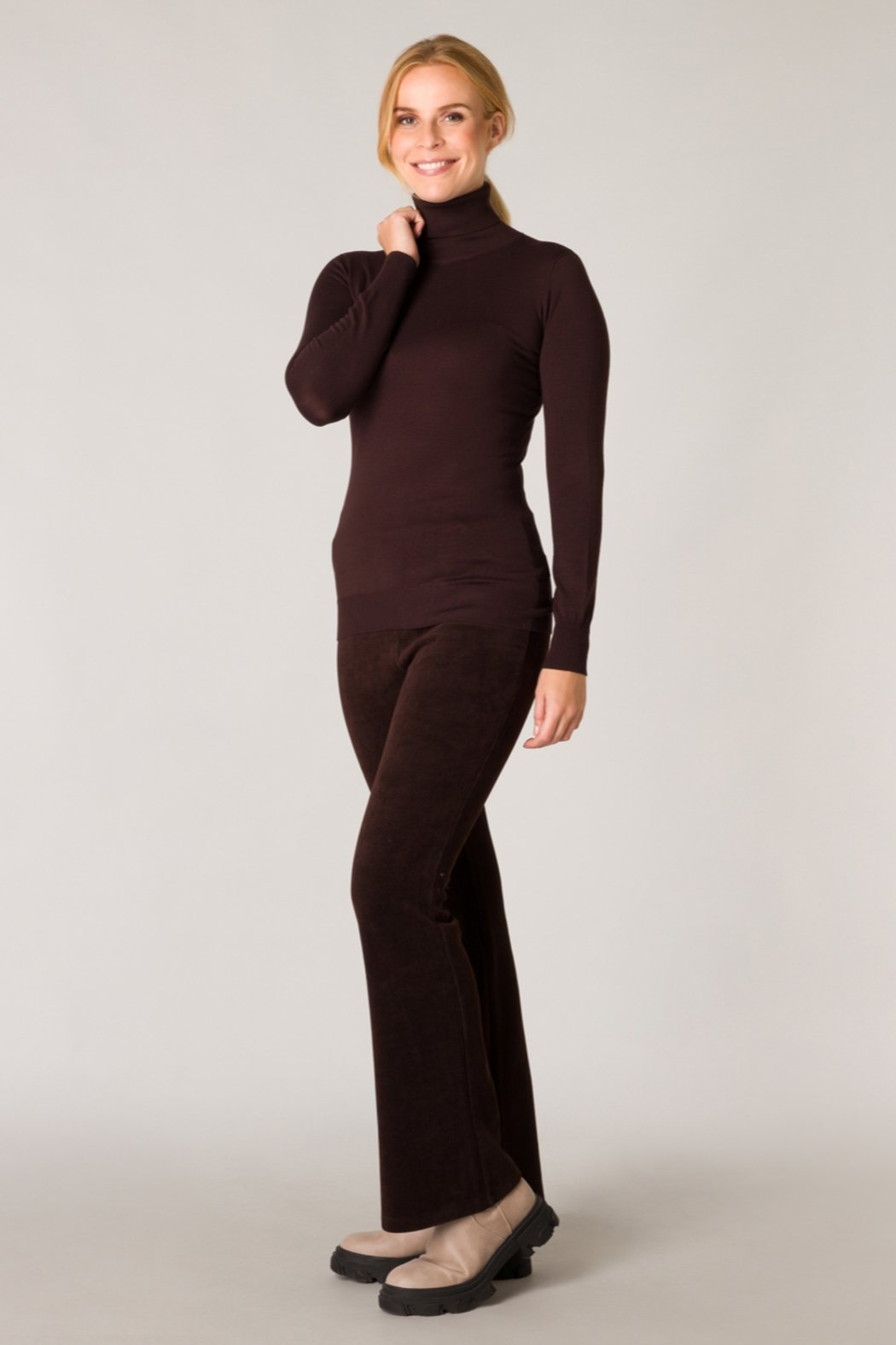 Long sleeve turtleneck light weight sweater