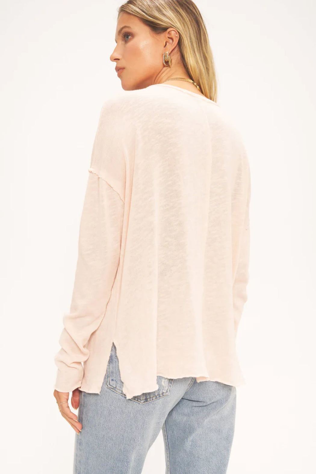MAE TEXTURED RELAXED V-NECK LONG SLEEVE
