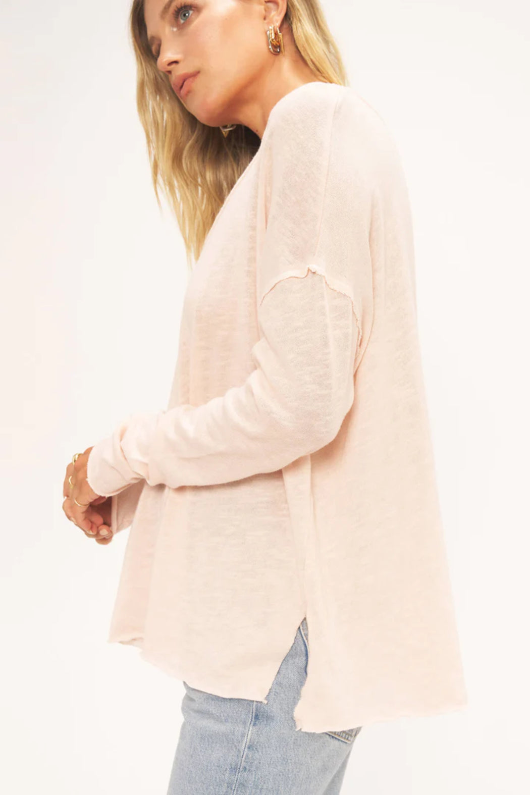 MAE TEXTURED RELAXED V-NECK LONG SLEEVE