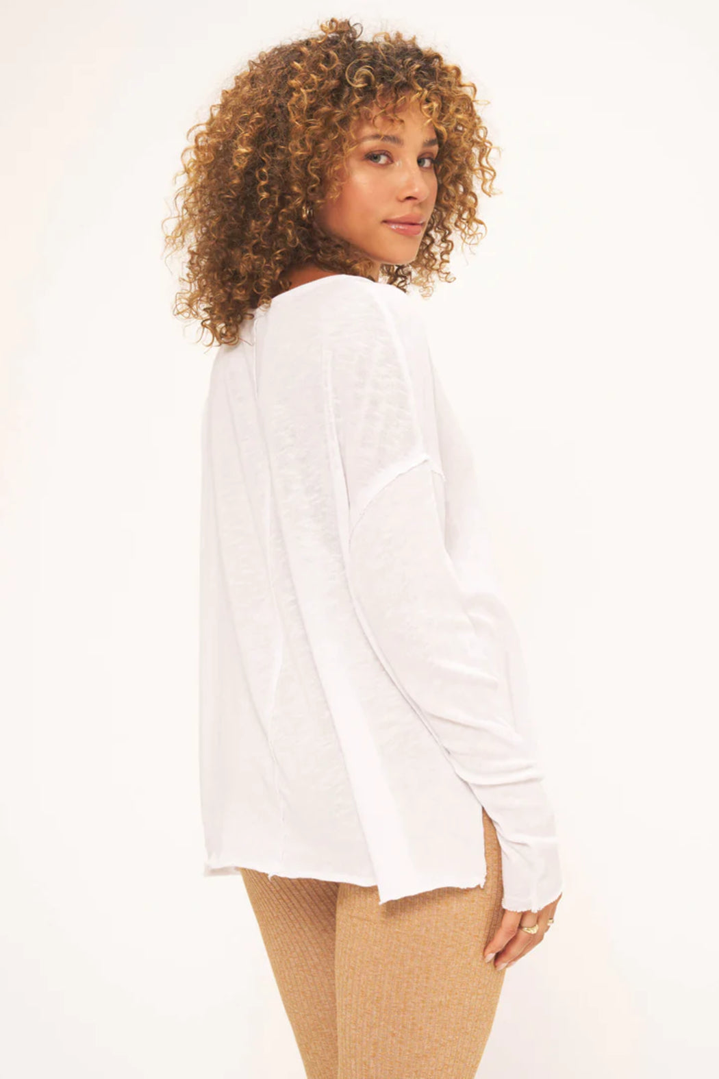MAE TEXTURED RELAXED V-NECK LONG SLEEVE