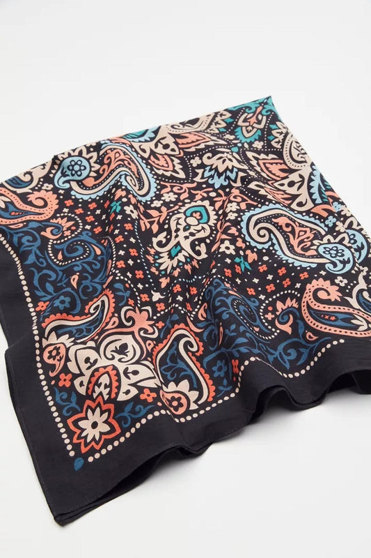 OVERSIZED BLACK BANDANA