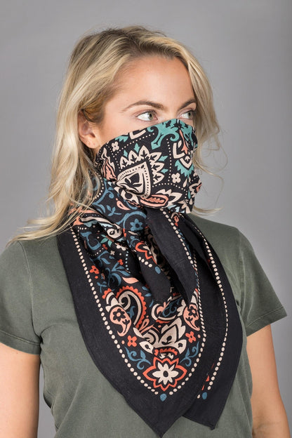 OVERSIZED BLACK BANDANA