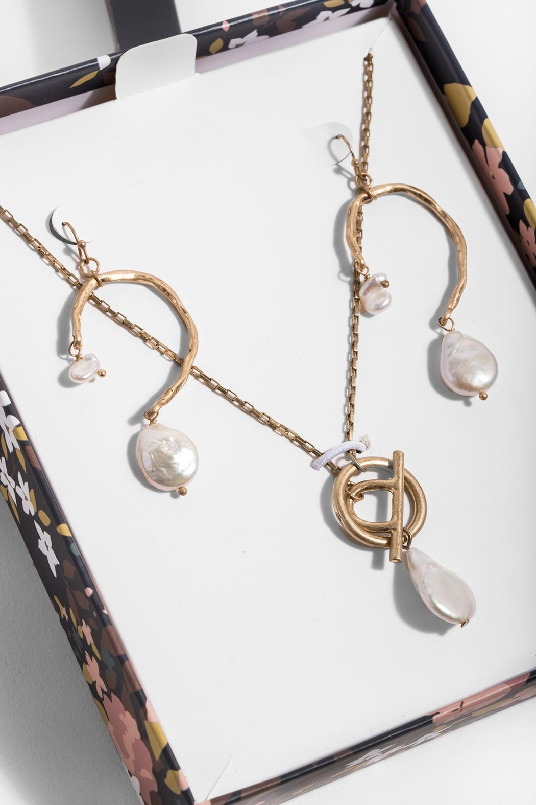 Pearl Necklace and Earring Gift Set